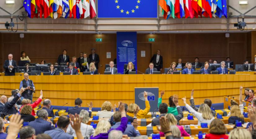 Karanténba zárták a fideszfrakciót az EP-ben