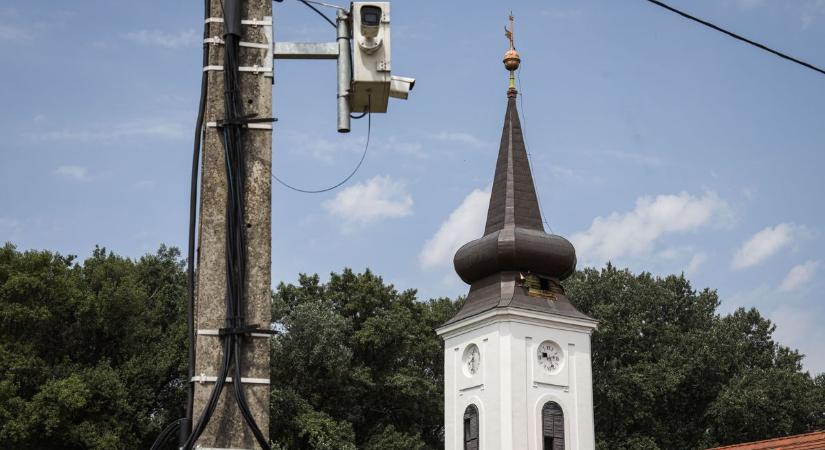 Nincs rá jobb szó: lopják a templomtorony kupoláját Tiszaburán