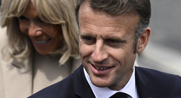 Lemondott, mégis marad a francia kormány