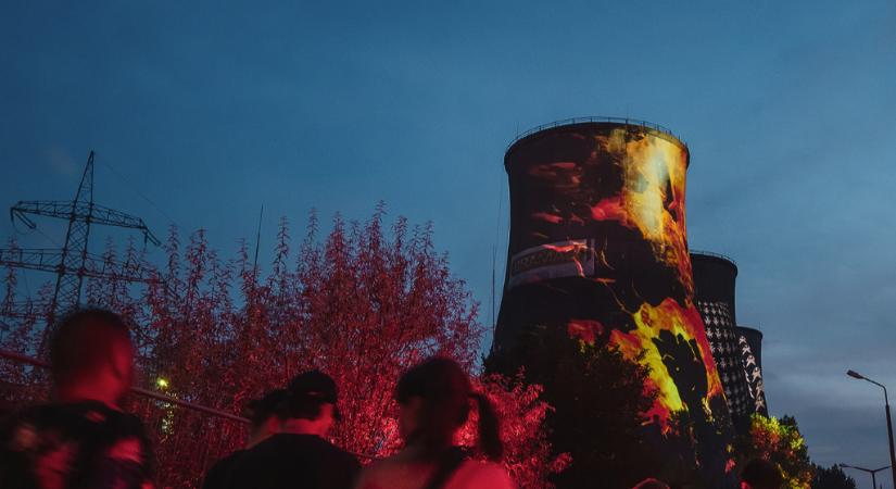 Augusztus végén ismét fényből szőtt fesztiválruhát kap az inotai hőerőmű