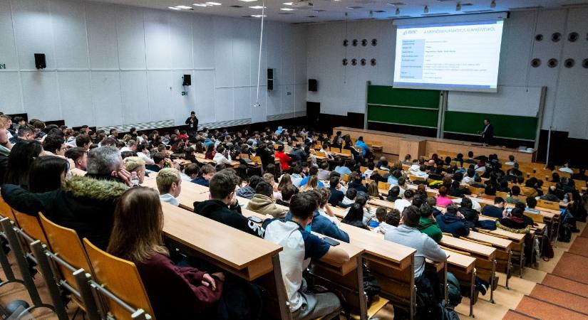 Új módszertanokkal és jógyakorlatokkal segíti oktatóinak munkáját a Széchenyi István Egyetem