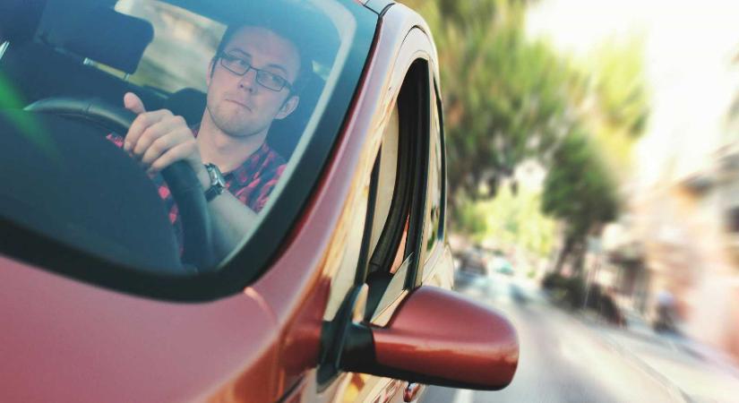 Hogyan lehet elviselhetőbbé tenni az autózást kánikulában? Itt van néhány egyszerű tipp