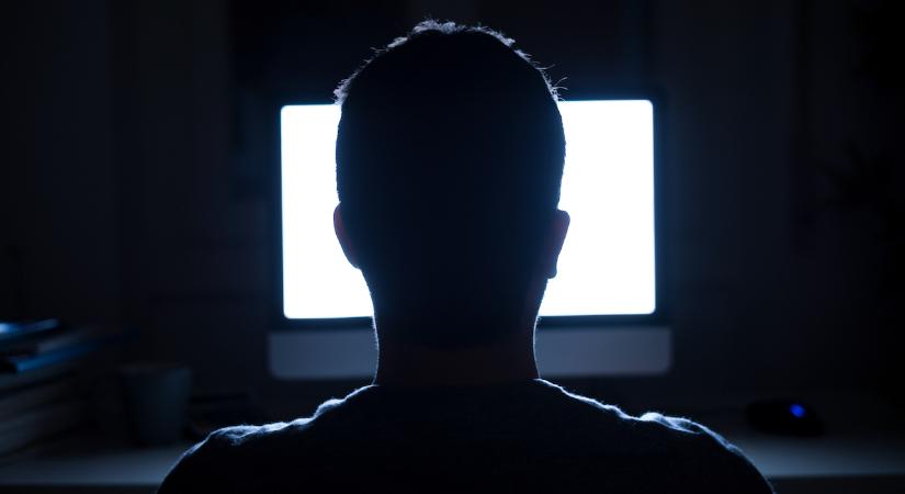 Új törvény lép életbe az online bűnözés ellen