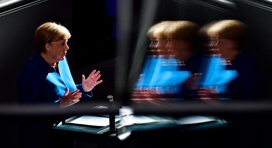 A hetvenéves Angela Merkel épp annyit élt diktatúrában, mint demokráciában