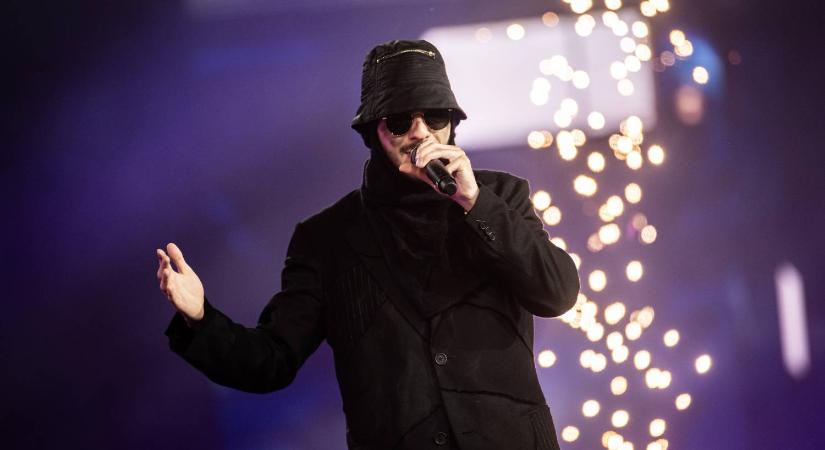 Azahriah reagált a szerbiai koncertjén történt malőr miatt kapott támadásokra