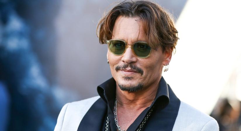 Johnny Depp szíve ismét foglalt: 28 éves orosz modellel kapták lencsevégre