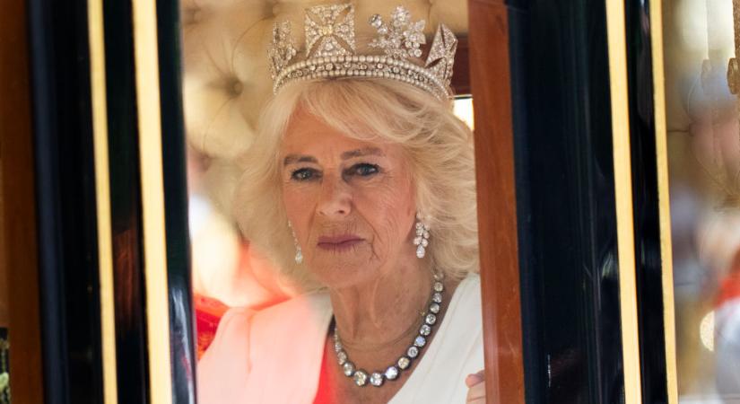 Hatalmas gyémántokkal kirakott koronában ünnepli 77. születésnapját Kamilla királyné
