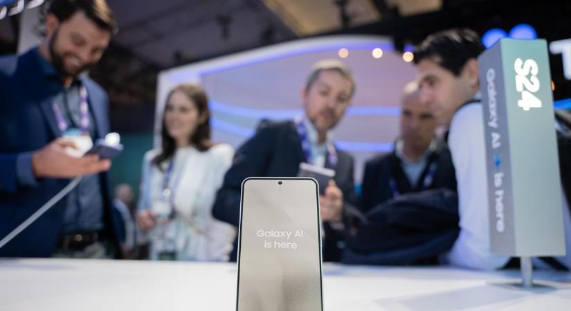 Áttörő újítás a beszélgetésekben: a Samsung kiterjeszti az Élő Fordítást az üzenetküldő alkalmazásokra is
