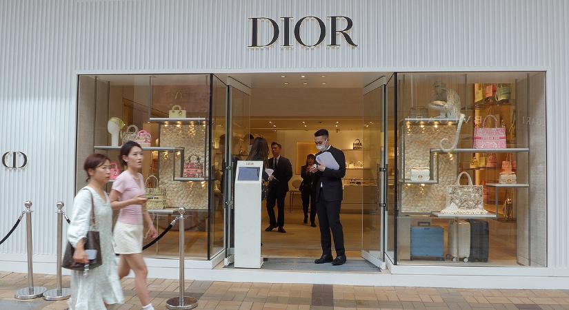 Business Insider: filléres táskákat árul milliókért a Dior és az Armani, kizsigereli a munkavállalókat