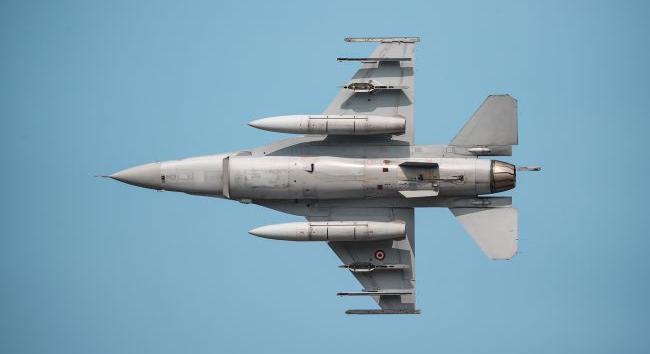 Ukrajna hamarosan megkapja az F-16-os vadászgépeket – holland védelmi miniszter