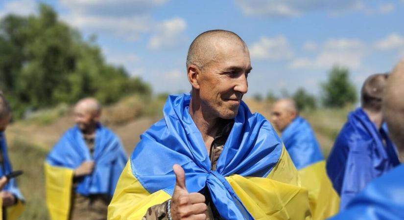 Ukrajna 95 hadifoglyot szállított haza az orosz fogságból