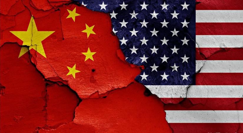 Kína felfüggesztette a tárgyalásokat a fegyverzet-ellenőrzésről az USA-val