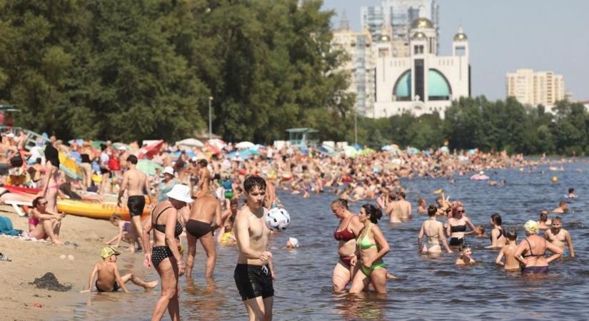 Áram nélkül szenvednek az ukránok az izzasztó hőségben