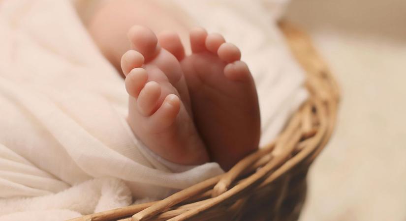 Összetörtek a szülők: megváltozott babájuk szemszíne, szörnyű diagnózist kapott