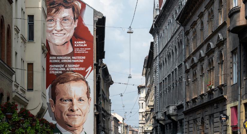 Átadták a Nobel-díjasok falát Erzsébetvárosban