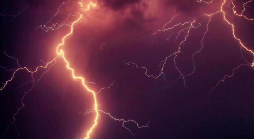 A nehezén már túl vagyunk, de szerdán pusztító viharok jöhetnek, kiadták a riasztást  videó
