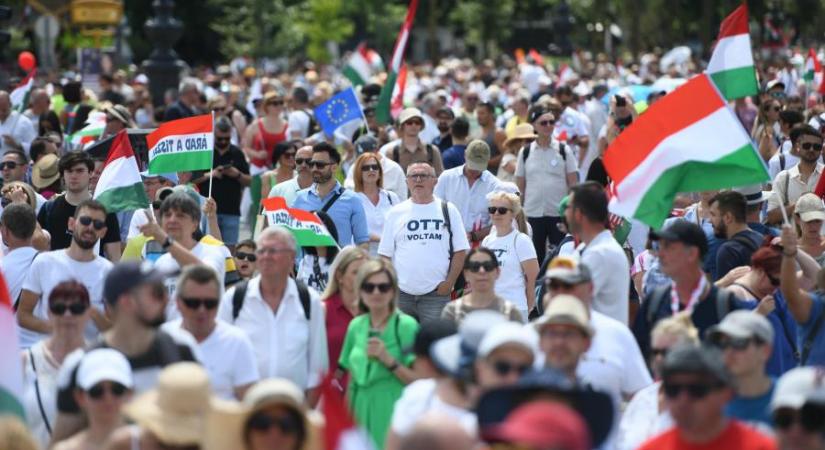 Medián: 12 százalékra csökkent a különbség a Fidesz és a Tisza Párt között