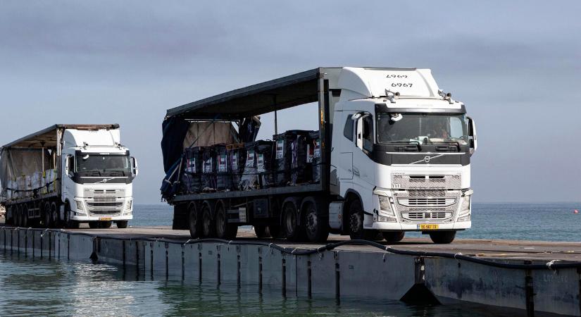 Eltávolítják a segélyszállítmányok bejuttatására épült ideiglenes kikötői mólót a gázai tengerpartról