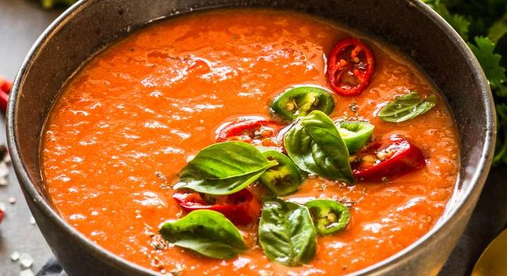 Hűs gazpacho a nyári napokra: csupa friss alapanyag alkotja