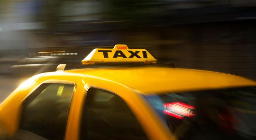 A taxisokat zsarolta három férfi, a nyomozók lecsaptak rájuk