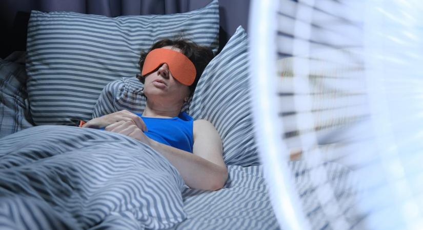 Ezért rossz ötlet bekapcsolt ventilátor mellett aludni – infografika