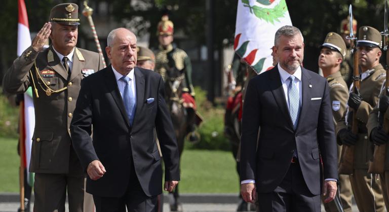 Megérkezett a szlovák államfő Magyarországra
