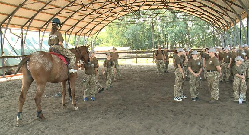 Hagyományőrző lovastábort tart a Magyar Honvédség Debrecenben