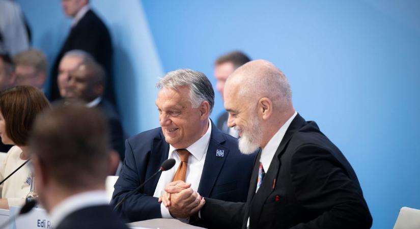 Orbán Viktor: Az Európai Uniónak nem az amerikai demokraták külpolitikáját kéne másolnia