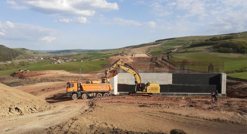 Engedély nélkül végeztek földmunkákat az autópálya-építésen – eljárás indult