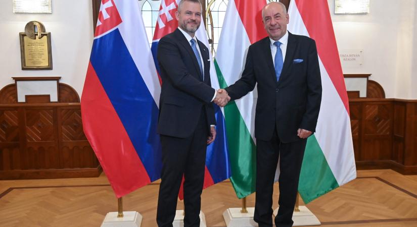 Sulyok Tamás: erősíteni kell a kétoldalú párbeszédet Szlovákiával