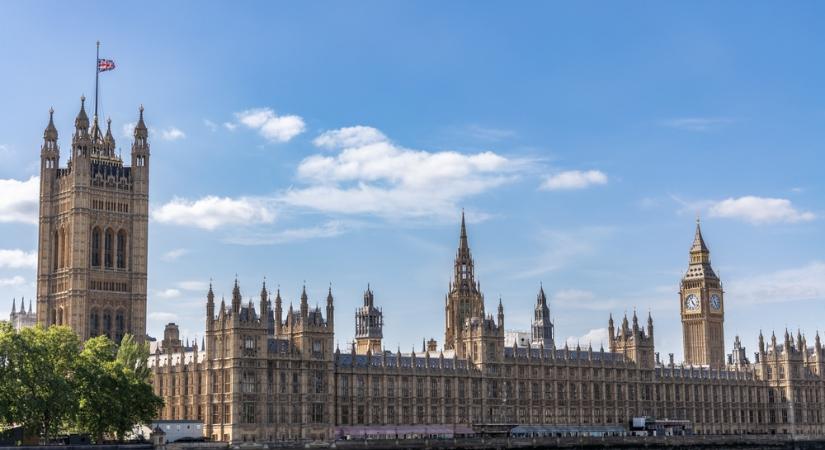 A brit kormány kirugná az arisztokratákat a parlamentből