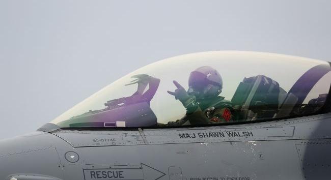 A partnerek több F–16-os repülőgépet ígértek Ukrajnának, mint amennyi pilótát kiképeztek – Arahamija