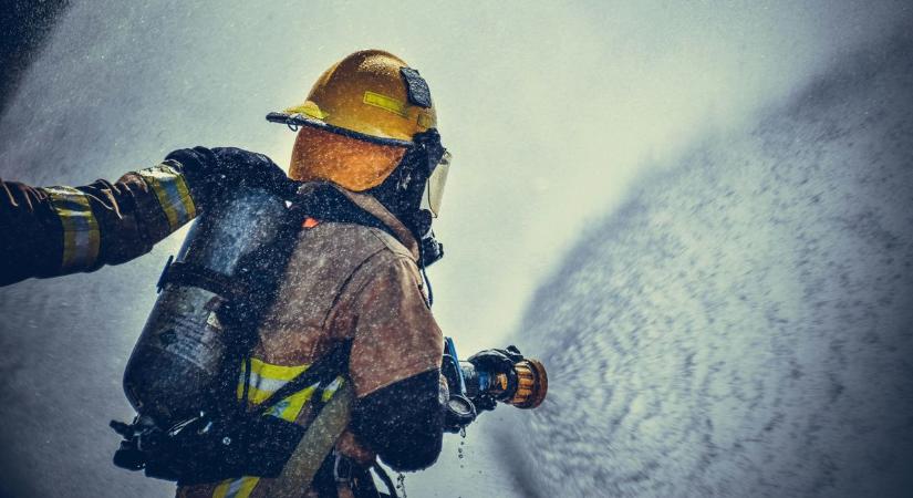 Lángba borult egy ház Újbudán, egy ember a tűzbe veszett