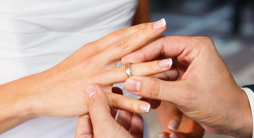 Mit üzen az, hogy melyik ujjadon viseled a gyűrűt?