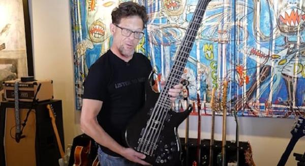 Eladja több mint 60 hangszerét Jason Newsted, a Metallica korábbi basszusgitárosa