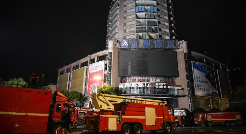 Tűzvész okozta tizenhat ember halálát egy délnyugat-kínai bevásárlóközpontban