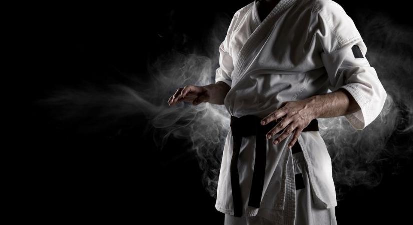 Eltiltják a brutális karateedzőt, aki kirúgta egy kisfiú lábát Szolnokon