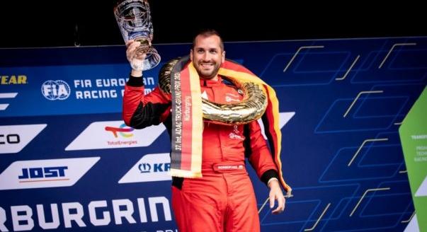 Kiss Norbert idén a nürburgringi győzelmi serlegét árverezi el állatvédelmi célokra