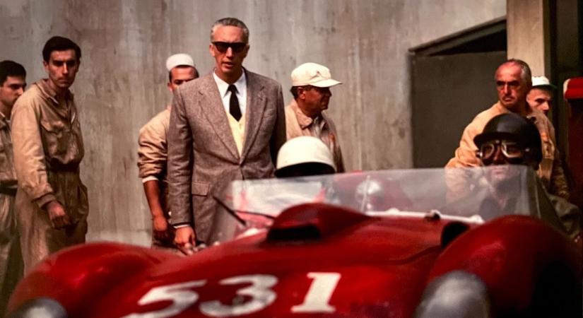 Michael Mannt nem zavarja a Ferrari bukása: "Biztos vagyok benne, hogy a film sokáig releváns marad"