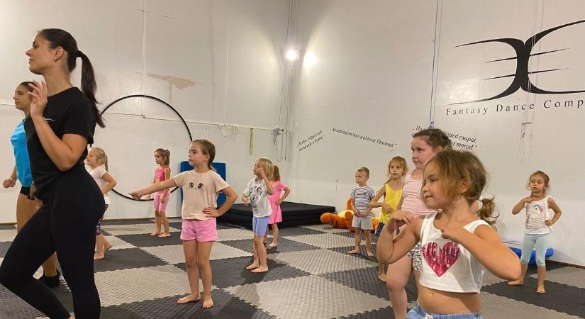 Showtánctáborban tanulnak táncolni az óvodások Kecskeméten – galériával, videóval