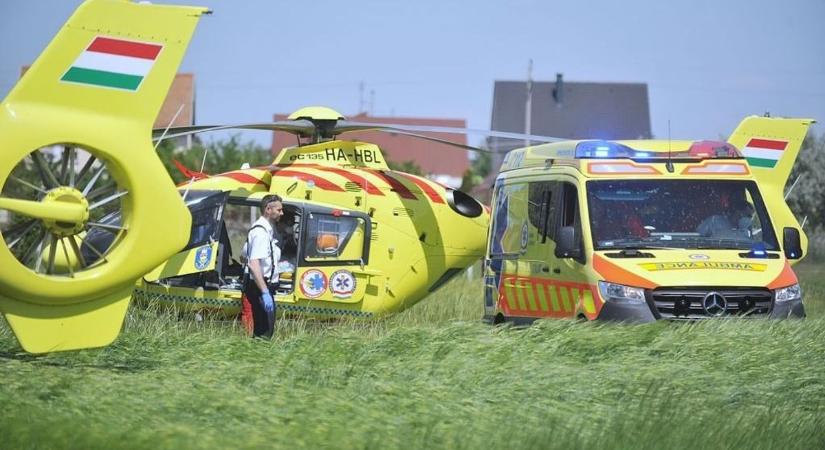 Mentőhelikopterrel vitték kórházba a hőgutát kapott postást Kelebiáról