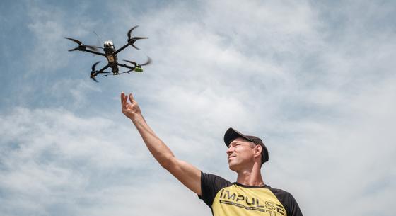 Drónrajok mesterséges intelligenciával vezérlését teszteli Ukrajna