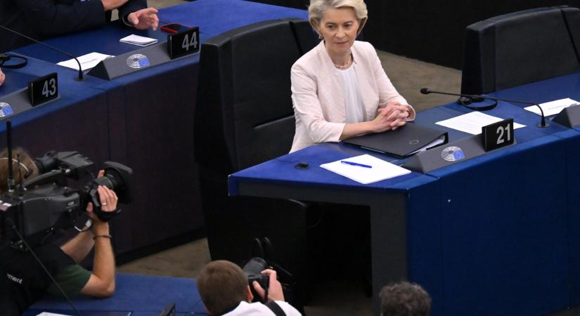 Újra elnökké választották Ursula von der Leyent