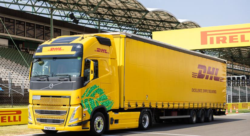 Duplájára növelt, bioüzemanyaggal hajtott kamionflottával érkezett a DHL a Hungaroringre, a Forma–1-es hétvégére