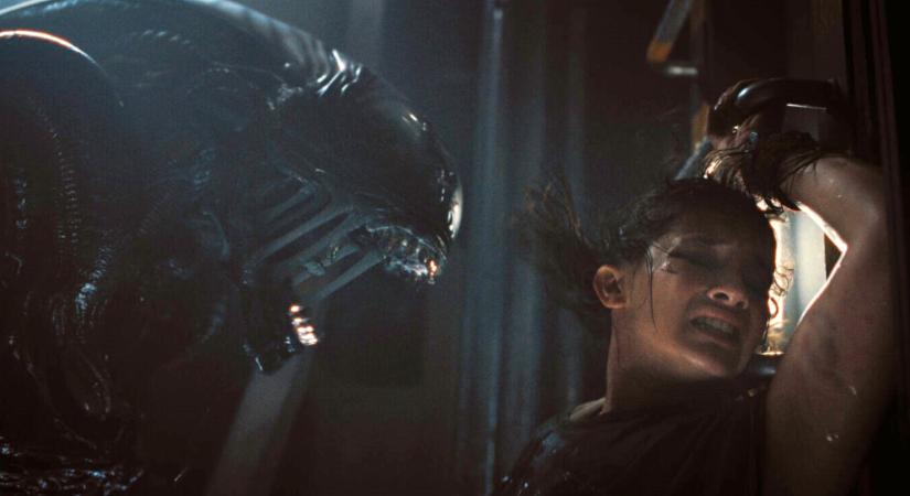 Új, horrorisztikus előzetes érkezett az Alien: Romulushoz, benne testből kirobbanó és szájba hatoló idegen lényekkel