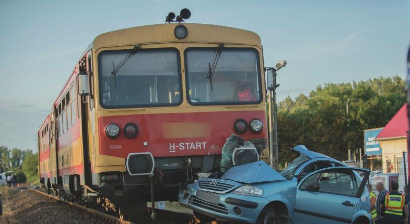 Vonat és autó karambolozott Pátrohán