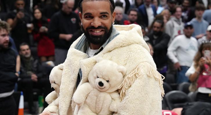 Drake villáját is elöntötte az ár, videót mutatott a bokáig érő sárról