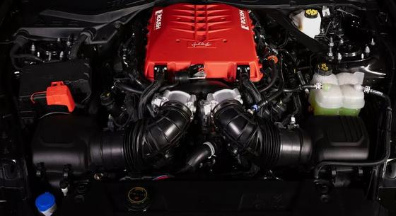 Szinte gombokért ad 821 lóerőt a legújabb V8-as Ford Mustang