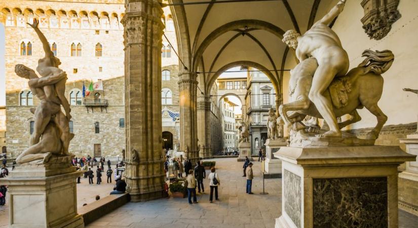 Szexuális aktust imitált egy turista egy firenzei szoborral