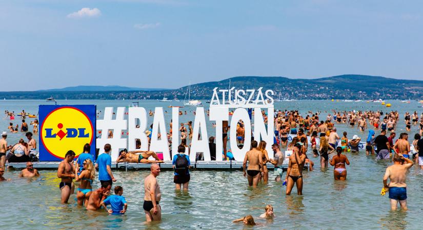 Időjárási előrejelzések miatt elhalasztják a Balaton-átúszást